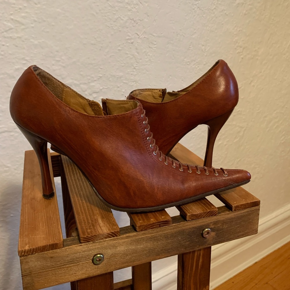Leather shoes pointed toes European size 36